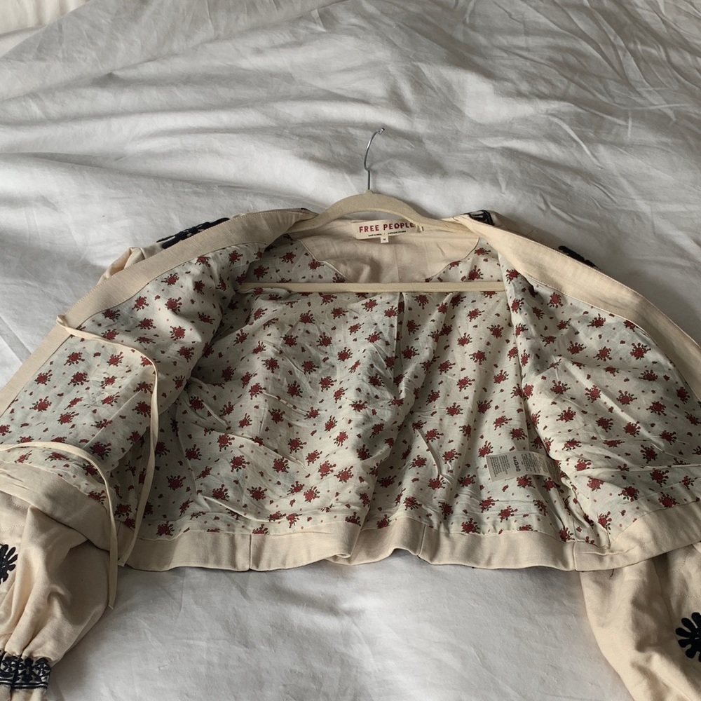 FREE PEOPLE Bali Mabel Embroidered Cropped Jacket - LIKE NEW - Size M - Picture 13 of 15